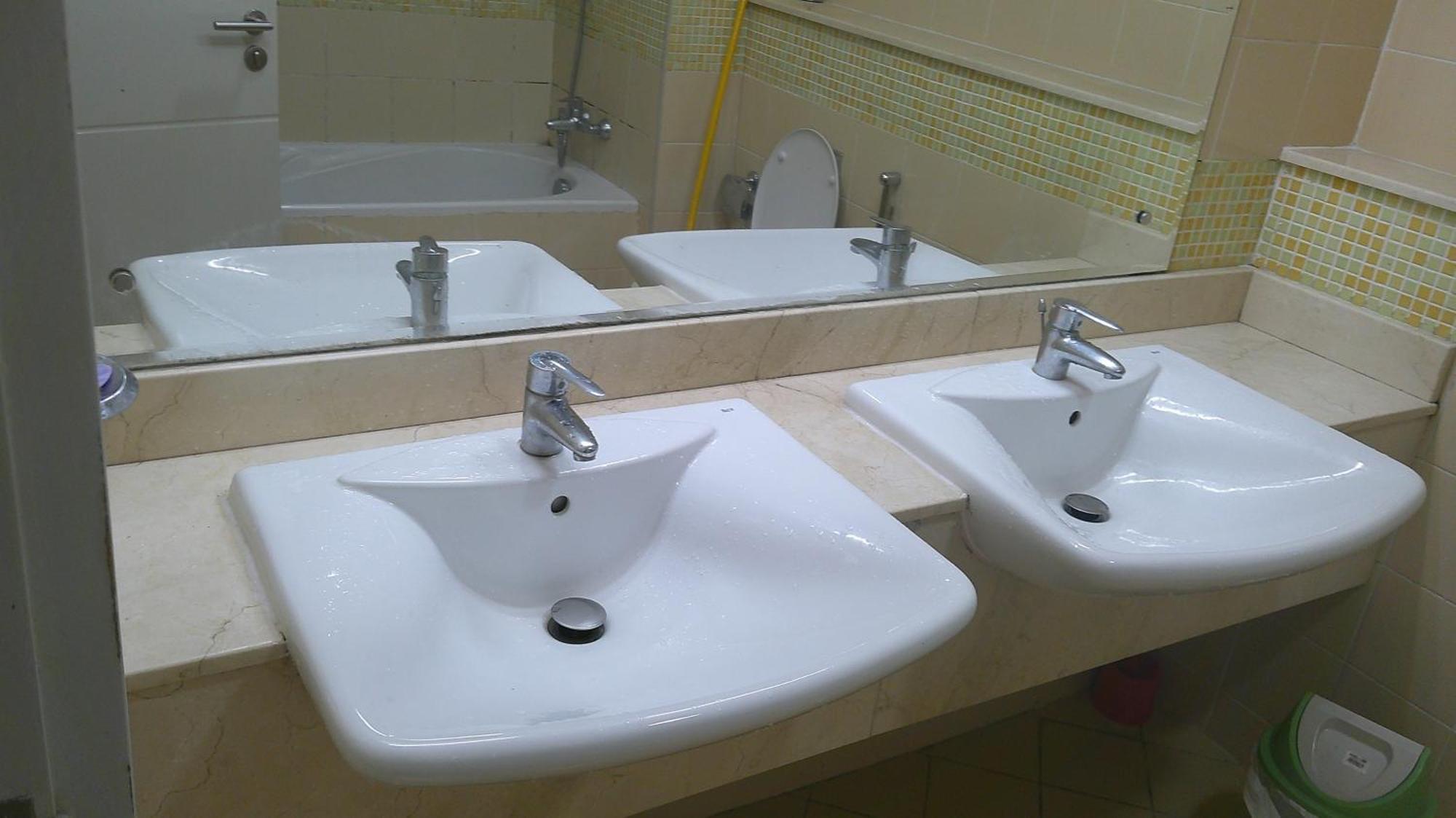 Ruby Star Hostel Dubai F2 Экстерьер фото